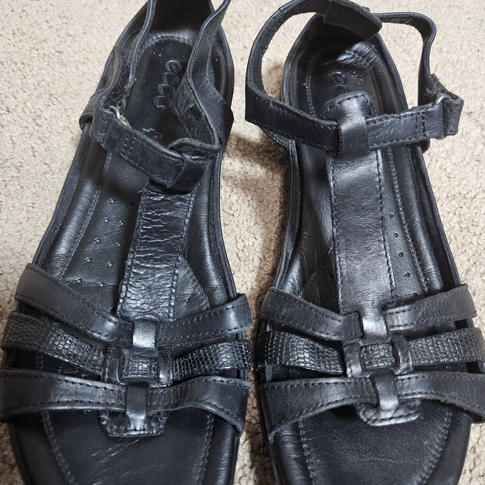 Ecco Black Leather T-Strap Sandals with Woven Accent